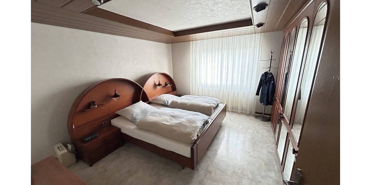 Mehrfamilienhaus, Wohnhaus Ehningen - 9 Zimmer, 250 m&sup2;, 875.000&euro; | Angebot:25654347