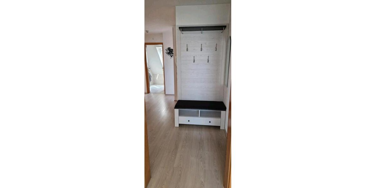 Dachgeschoßwohnung Ehningen - 3 Zimmer, 83 m&sup2;, 900&euro; | Angebot:27597266