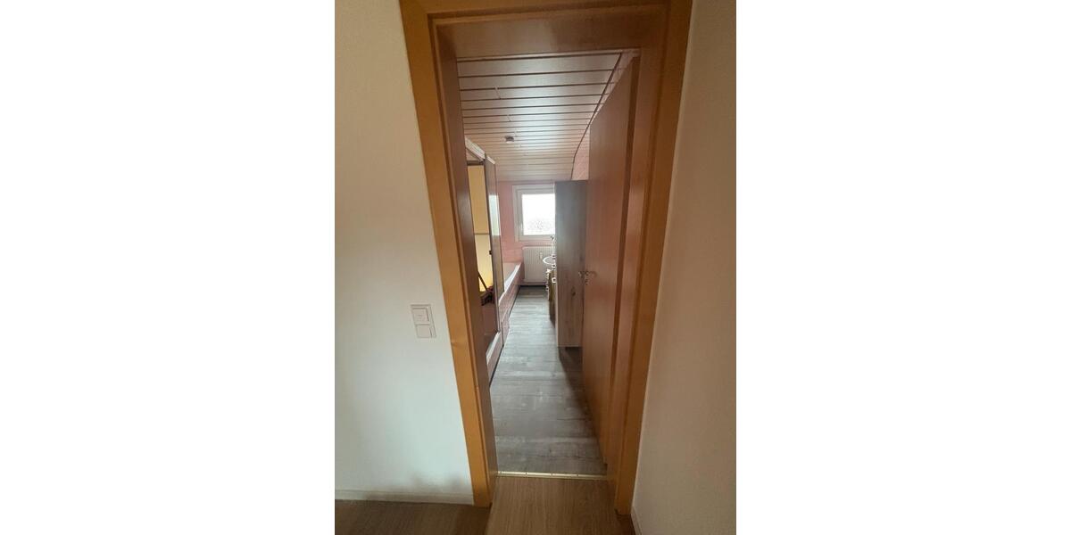 Dachgeschoßwohnung Kirchentellinsfurt - 5 Zimmer, 72 m&sup2;, 750&euro; | Angebot:27564794