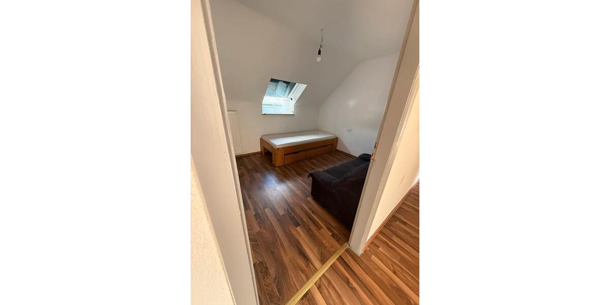 Dachgeschoßwohnung Ofterdingen - 5 Zimmer, 95 m&sup2;, 950&euro; | Angebot:26637754