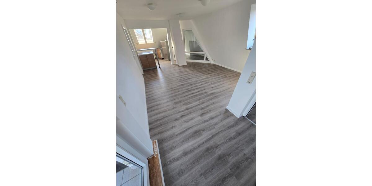 Dachgeschoßwohnung Tübingen Lustnau - 3 Zimmer, 69 m&sup2;, 1.400&euro; | Angebot:26491086