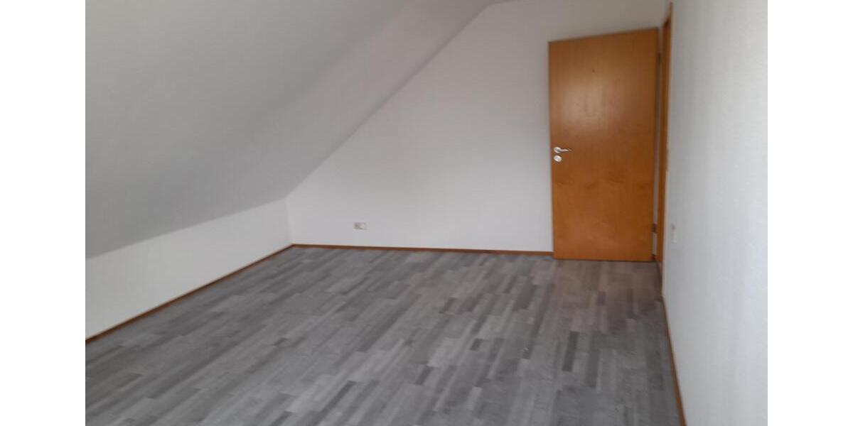 Dachgeschoßwohnung Engstingen - 3 Zimmer, 97 m&sup2;, 660&euro; | Angebot:25960849