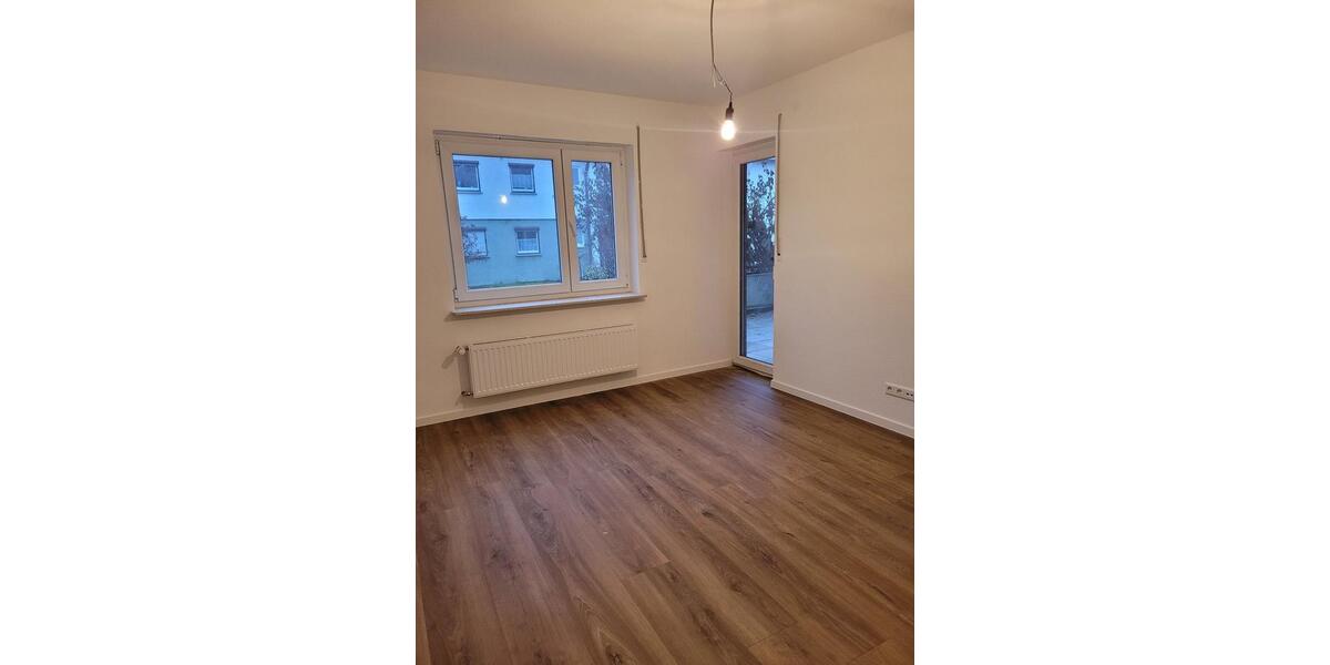 Erdgeschoßwohnung Herrenberg - 5 Zimmer, 100 m&sup2;, 1.400&euro; | Angebot:25958686