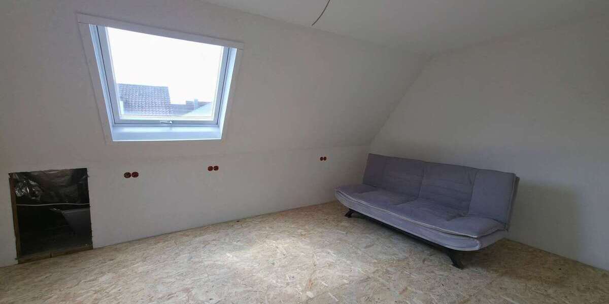 „Haus auf dem Haus“ – gesamtes Dachgeschoss mit kompletter Bühne und außergewöhnlichem Ausbaupotenzi - Dachgeschoßwohnung Weilheim an der Teck | Angebot:27532420