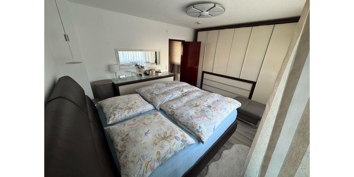 Provisionsfrei* Reiheneckhaus mit Einliegerwohnung von Privat in Herrenberg - Brahmsstraße - Reihenendhaus Herrenberg Herrenberg (Stadt) | Angebot:26973289