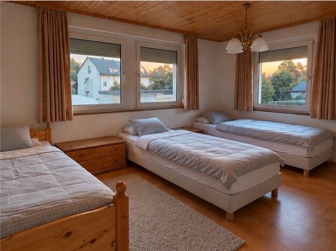 Etagenwohnung Tübingen Derendingen - 15 Zimmer, 270 m&sup2;, 12&euro; | Angebot:27619409