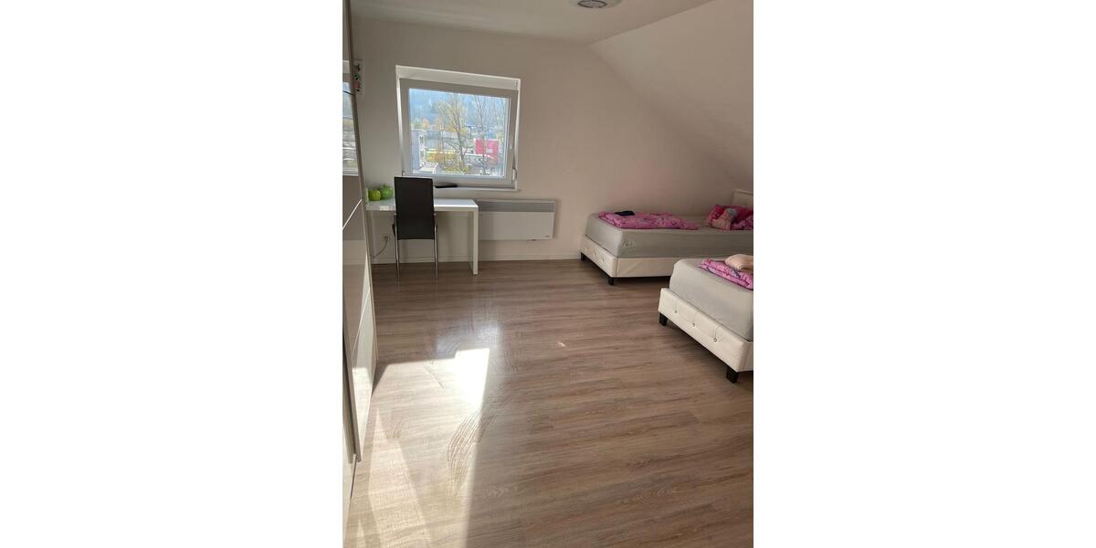 Dachgeschoßwohnung Böblingen Dagersheim - 3 Zimmer, 72 m&sup2;, 1.225&euro; | Angebot:25979030