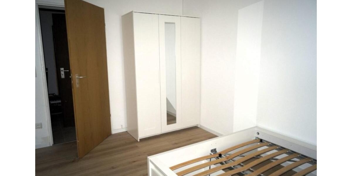 Etagenwohnung Esslingen am Neckar Pliensauvorstadt - 5 Zimmer, 92 m&sup2;, 425&euro; | Angebot:25957095