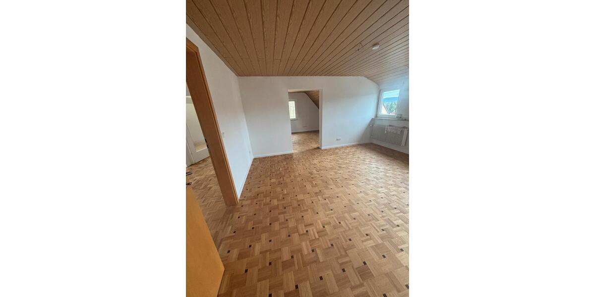 Dachgeschoßwohnung Kirchentellinsfurt - 5 Zimmer, 72 m&sup2;, 750&euro; | Angebot:27564794