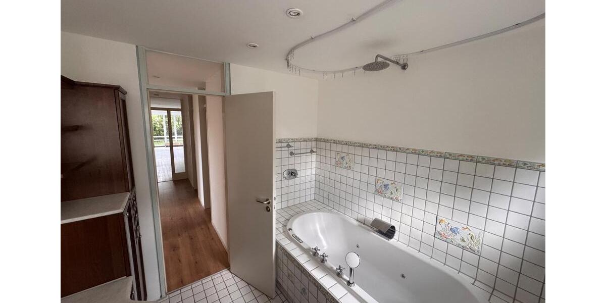 Erdgeschoßwohnung Esslingen am Neckar Hegensberg - 4.5 Zimmer, 109 m&sup2;, 1.300&euro; | Angebot:26311596