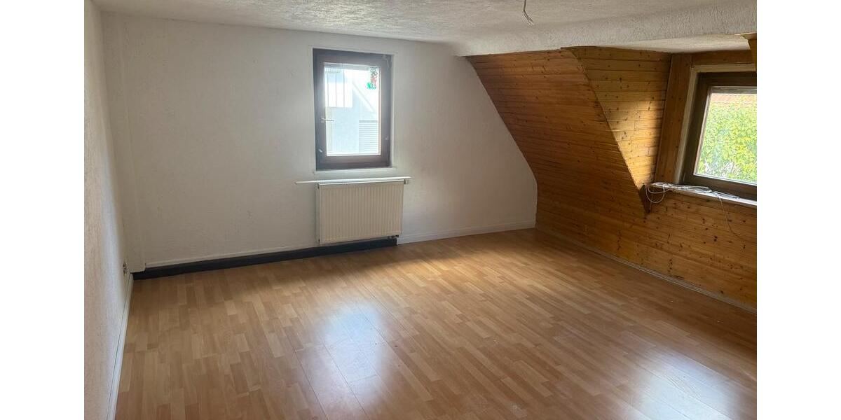 Dachgeschoßwohnung Schlaitdorf - 4 Zimmer, 63 m&sup2;, 750&euro; | Angebot:27547264