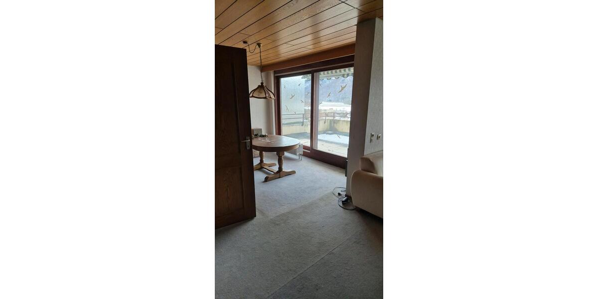 Etagenwohnung Pfullingen - 4 Zimmer, 160 m&sup2;, 1.850&euro; | Angebot:25615132