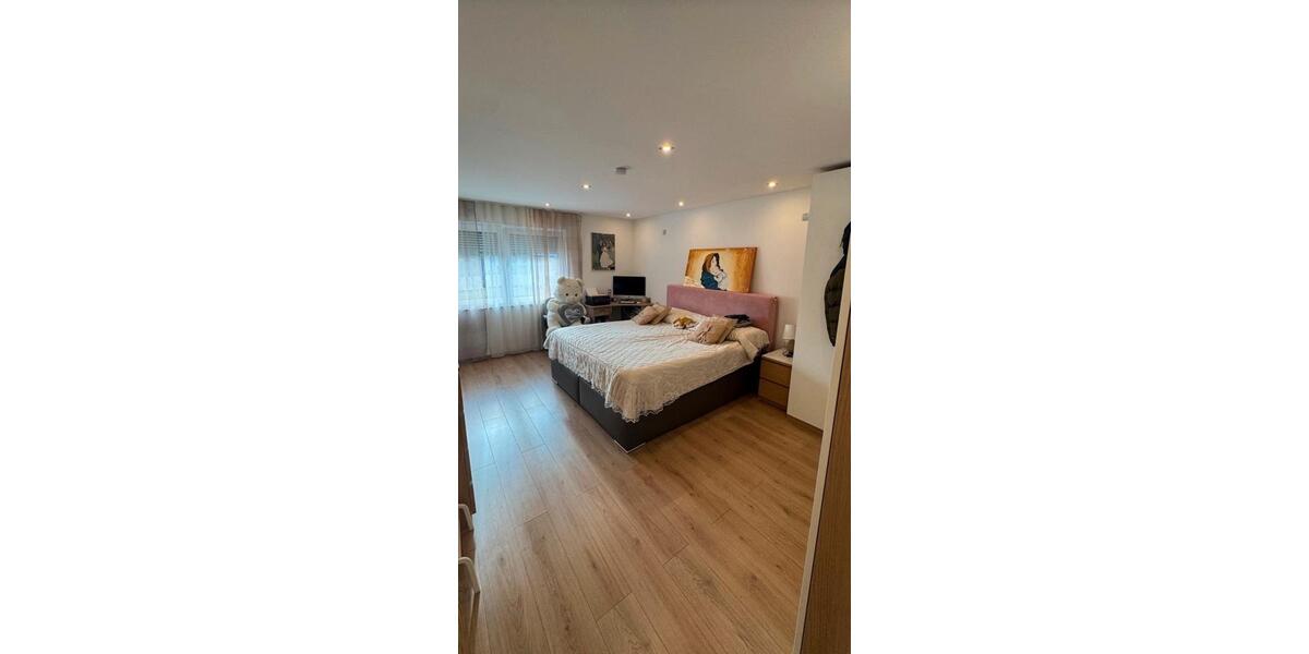 Etagenwohnung Böblingen - 4 Zimmer, 100 m&sup2;, 2.200&euro; | Angebot:25989325
