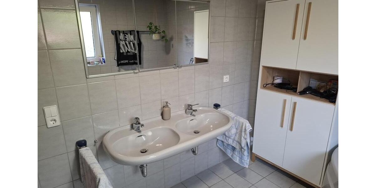 Erdgeschoßwohnung Dettenhausen - 3 Zimmer, 100 m&sup2;, 1.300&euro; | Angebot:27598188