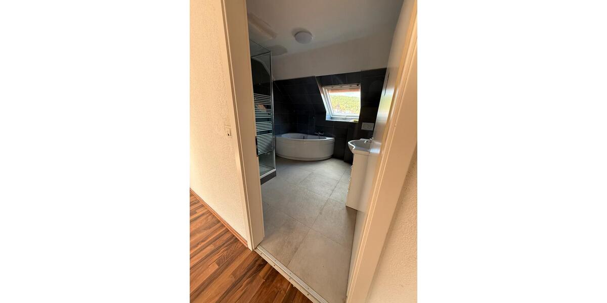 Dachgeschoßwohnung Ofterdingen - 5 Zimmer, 95 m&sup2;, 950&euro; | Angebot:26637754