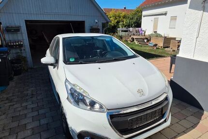 Peugeot 208 68.000 km 4.850 &euro; Gomaringen 72810