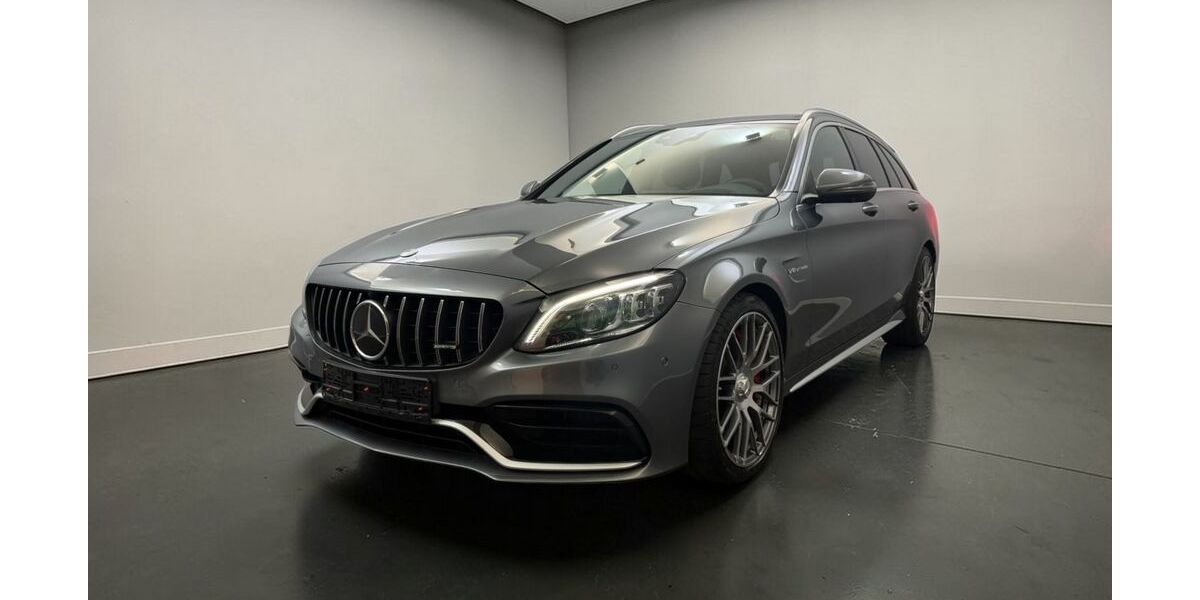 Mercedes-Benz C 63 AMG 25.000 km 64.999 &euro; Reutlingen / Mittelstadt 72766