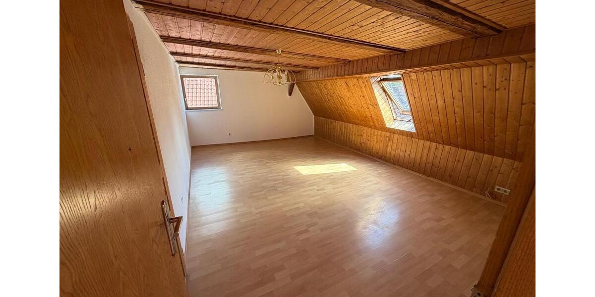 Dachgeschoßwohnung Hechingen - 4 Zimmer, 90 m&sup2;, 1.100&euro; | Angebot:27599751