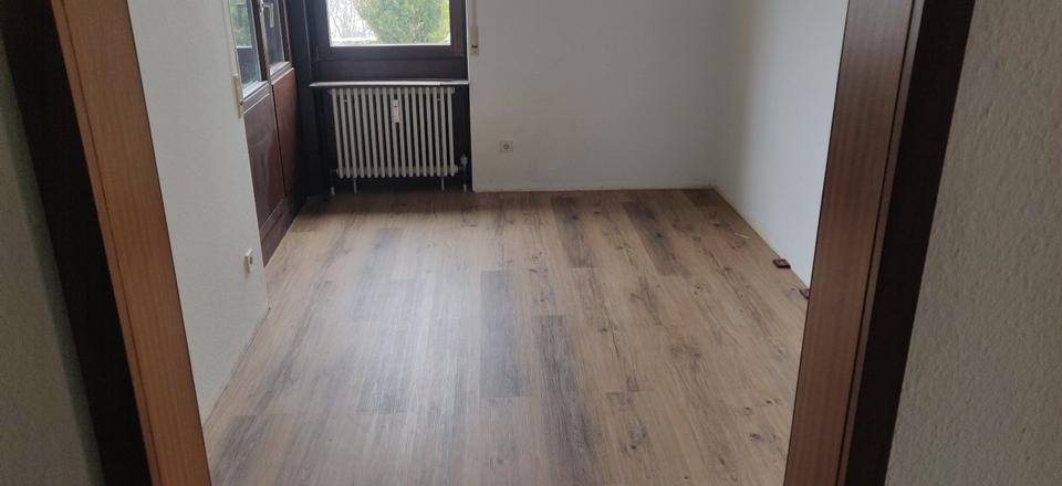 Etagenwohnung Sindelfingen Eichholz - 3.5 Zimmer, 102 m&sup2;, 1.340&euro; | Angebot:25615143