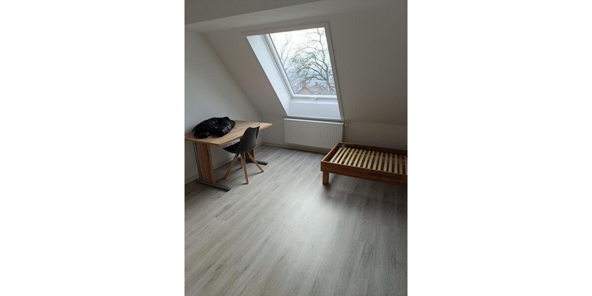 Dachgeschoßwohnung Tübingen - 3 Zimmer, 15 m&sup2;, 510&euro; | Angebot:25551122