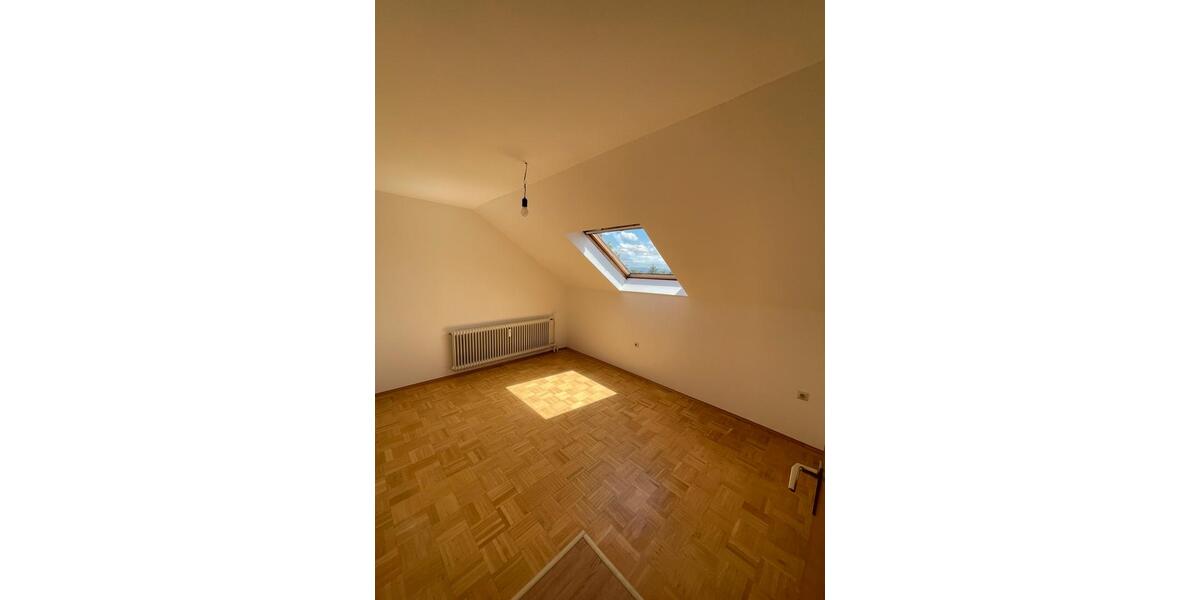 Dachgeschoßwohnung Bondorf - 3 Zimmer, 75 m&sup2;, 1.300&euro; | Angebot:26034133