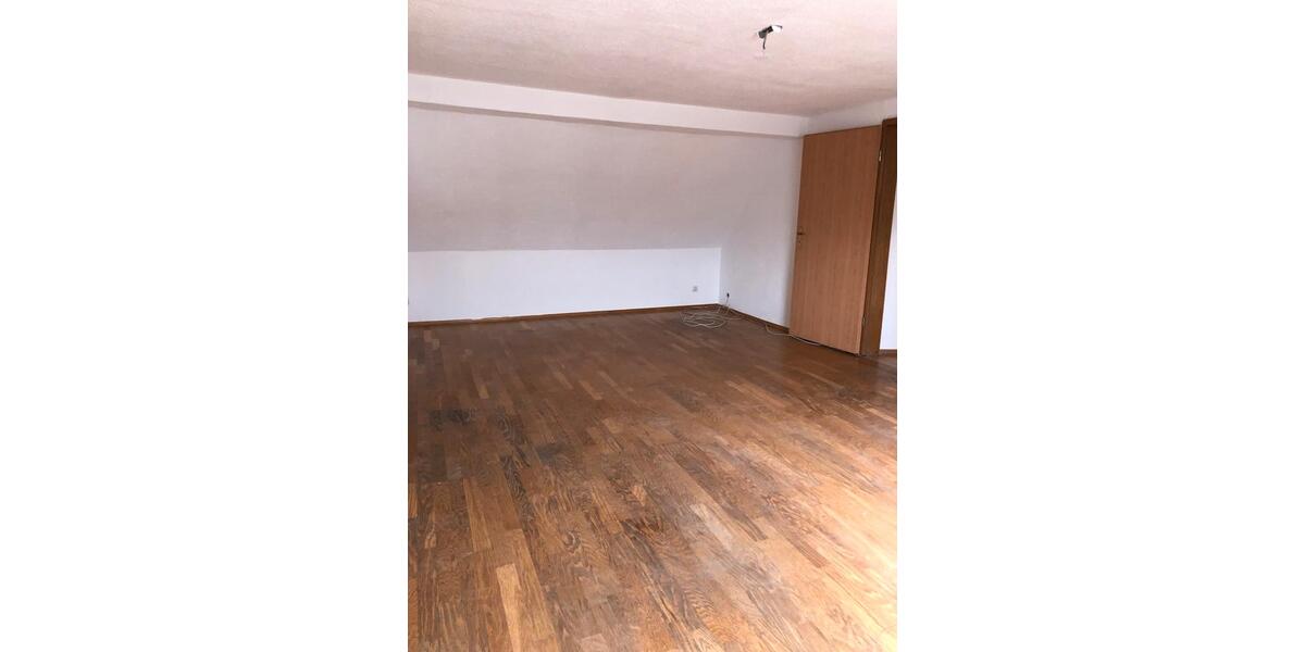 Dachgeschoßwohnung Kirchheim unter Teck - 4.5 Zimmer, 120 m&sup2;, 265.000&euro; | Angebot:23394841