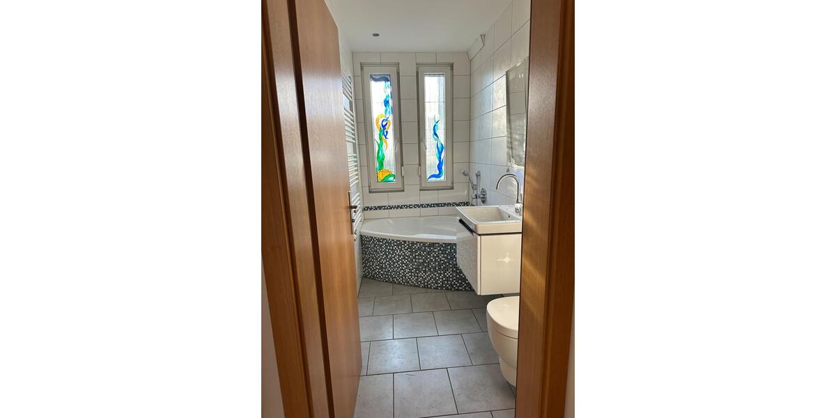 Doppelhaushälfte Reutlingen Sondelfingen - 6 Zimmer, 187 m&sup2;, 2.300&euro; | Angebot:25281451