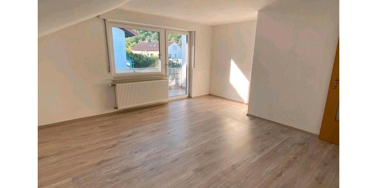 Dachgeschoßwohnung Beuren - 3 Zimmer, 80 m&sup2;, 880&euro; | Angebot:26042470