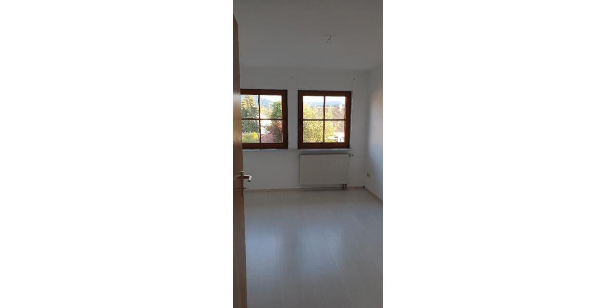 Etagenwohnung Gomaringen - 4 Zimmer, 81 m&sup2;, 850&euro; | Angebot:27605021