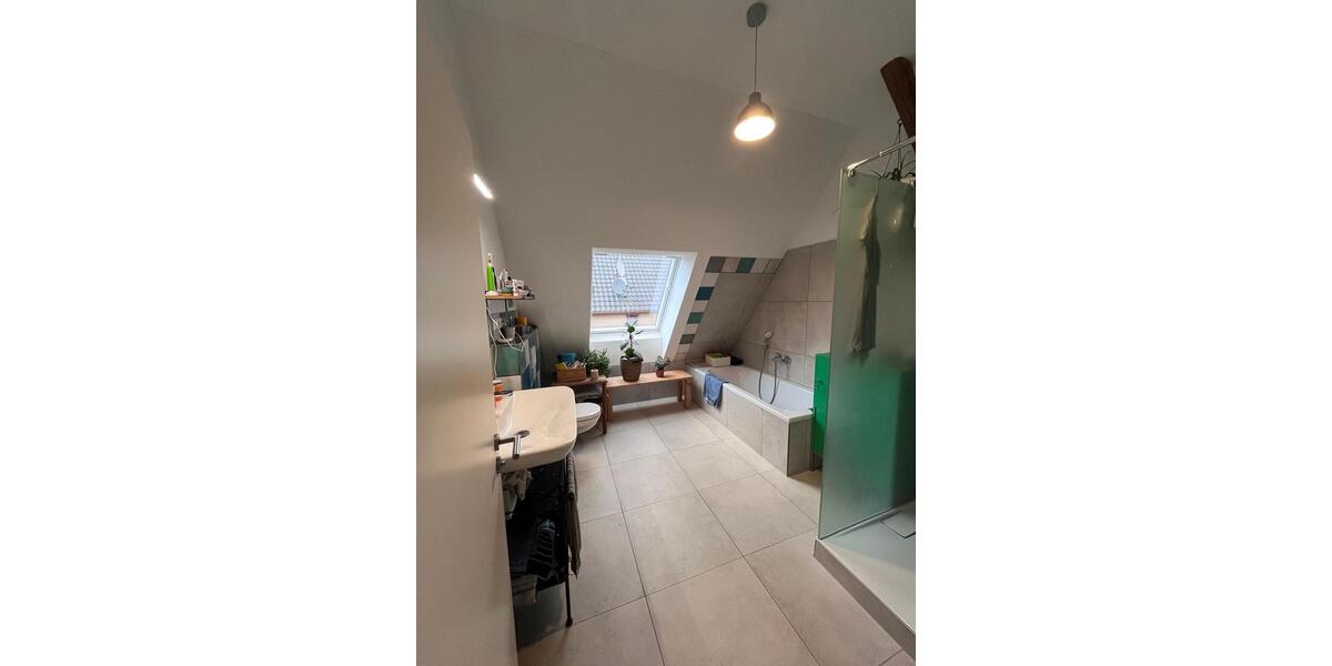 Etagenwohnung Gäufelden - 4.5 Zimmer, 144 m&sup2;, 1.600&euro; | Angebot:25594070