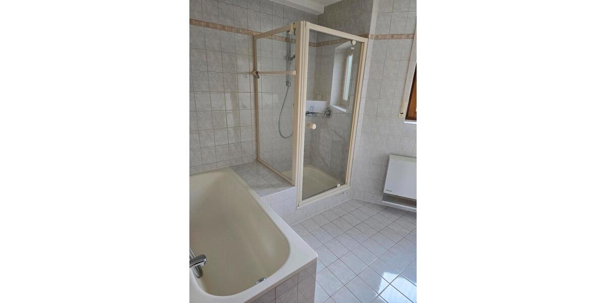 Etagenwohnung Sonnenbühl - 3.5 Zimmer, 86 m&sup2;, 1.100&euro; | Angebot:25636995