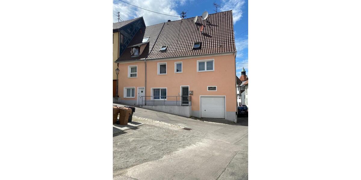 Dachgeschoßwohnung Hechingen - 4 Zimmer, 90 m&sup2;, 1.100&euro; | Angebot:27599751