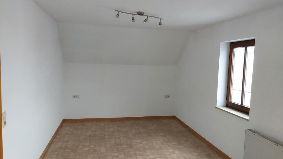 Dachgeschoßwohnung Trochtelfingen - 4 Zimmer, 98 m&sup2;, 580&euro; | Angebot:24756263