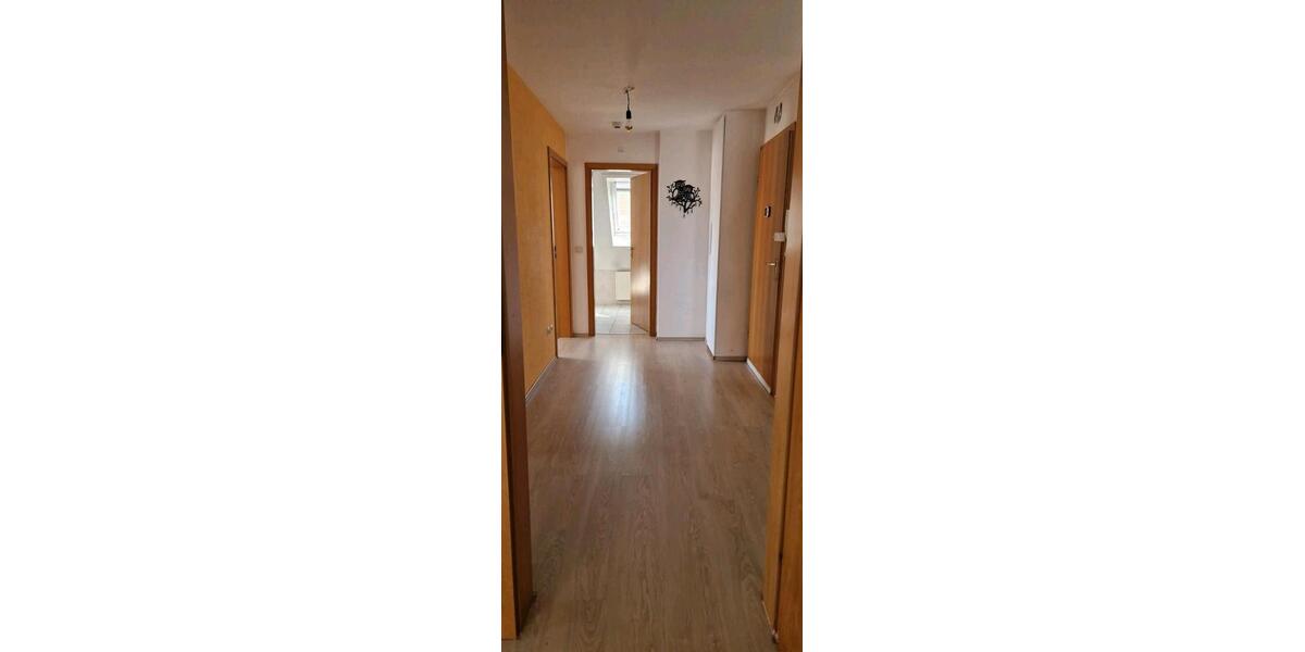 Dachgeschoßwohnung Ehningen - 3 Zimmer, 83 m&sup2;, 900&euro; | Angebot:27597266